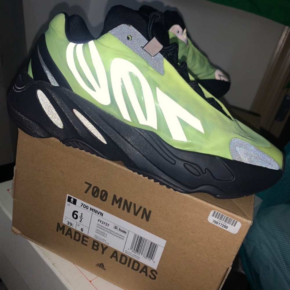 Yeezy MNVN LIME GREEN